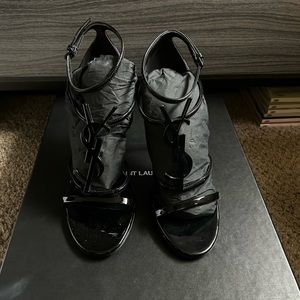 YSL / SAINT LAURENT Cassandra Sandals Patent Leather